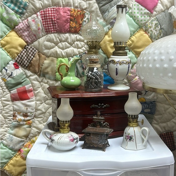 Trinket Show - Picture 1 of 1